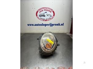 Gebruikte Koplamp links Mini Mini (R56) 1.6 16V Cooper Prijs € 50,00 Margeregeling aangeboden door Autosloopbedrijf Jan Pronk B.V.