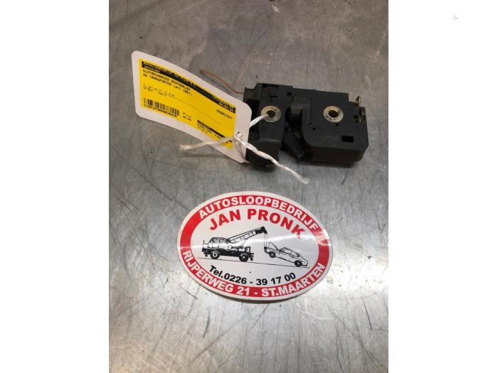 Låsmekanism, baklucka från en Volkswagen Transporter/Caravelle T4 1.9 TD Caravelle 1997