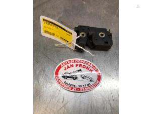 Begagnade Låsmekanism, baklucka Volkswagen Transporter/Caravelle T4 1.9 TD Caravelle Pris € 25,00 Marginaltabell erbjuds av Autosloopbedrijf Jan Pronk B.V.
