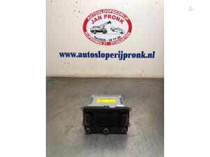 Begagnade CD-spelare med radio Volkswagen Caddy III (2KA,2KH,2CA,2CH) 1.6 TDI 16V Pris € 300,00 Marginaltabell erbjuds av Autosloopbedrijf Jan Pronk B.V.