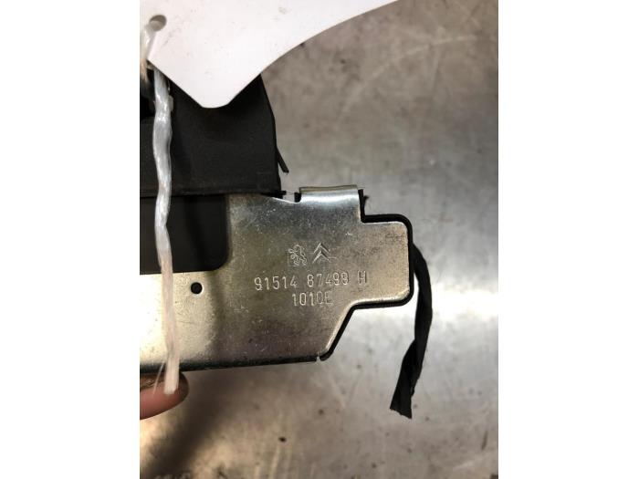 Låsmekanism, baklucka från en Citroën C3 (SC) 1.4 16V VTi 2011