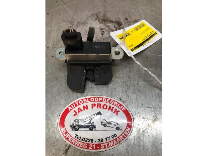 Låsmekanism, baklucka från en Volkswagen Golf V (1K1) 1.6 FSI 16V 2006