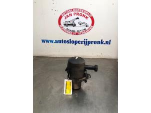 Begagnade Servostyrningspump Peugeot 407 SW (6E) 2.0 HDiF 16V Pris € 150,00 Marginaltabell erbjuds av Autosloopbedrijf Jan Pronk B.V.