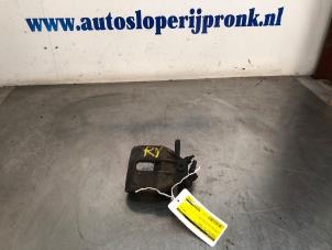 Używane Zacisk hamulcowy prawy przód Nissan Note (E11) 1.4 16V Cena € 40,00 Procedura marży oferowane przez Autosloopbedrijf Jan Pronk B.V.