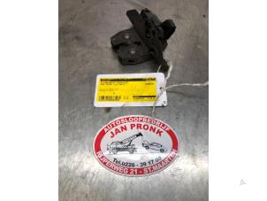 Begagnade Låsmekanism, baklucka Opel Astra J Sports Tourer (PD8/PE8/PF8) 1.4 Turbo 16V Pris € 25,00 Marginaltabell erbjuds av Autosloopbedrijf Jan Pronk B.V.