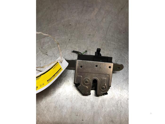 Låsmekanism, baklucka från en Opel Meriva 1.4 Turbo 16V ecoFLEX 2012