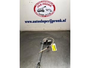 Gebruikte Raammechaniek 4Deurs rechts-achter Renault Laguna II Grandtour (KG) 1.6 16V Prijs € 40,00 Margeregeling aangeboden door Autosloopbedrijf Jan Pronk B.V.