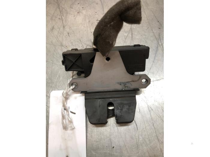 Låsmekanism, baklucka från en Volvo V50 (MW) 2.0 D 16V 2005