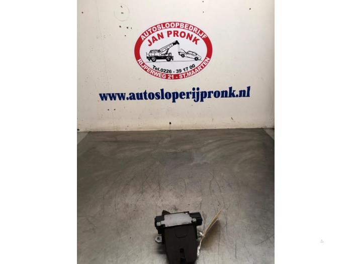 Låsmekanism, baklucka från en Volvo V50 (MW) 2.0 D 16V 2005