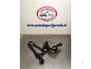 Gebruikte Veiligheidsgordel links-achter Toyota Corolla Verso (R10/11) 1.8 16V VVT-i Prijs € 25,00 Margeregeling aangeboden door Autosloopbedrijf Jan Pronk B.V.