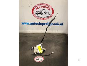 Używane Mechanizm blokady drzwi lewych przednich wersja 4-drzwiowa Citroen C5 III Tourer (RW) 1.6 16V THP 155 Cena € 25,00 Procedura marży oferowane przez Autosloopbedrijf Jan Pronk B.V.