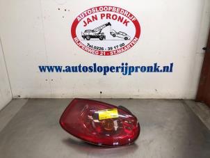 Begagnade Baklykta, vänster Fiat Bravo (198A) 1.6 JTD Multijet 120 Pris € 40,00 Marginaltabell erbjuds av Autosloopbedrijf Jan Pronk B.V.