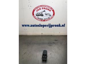 Begagnade Brytare, eldrivna fönster Lancia Ypsilon (843) 1.2 Pris € 45,00 Marginaltabell erbjuds av Autosloopbedrijf Jan Pronk B.V.