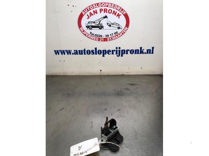 Låsmekanism, baklucka från en Volkswagen Golf 2007