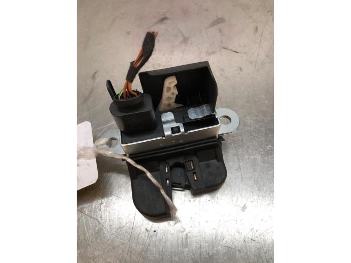 Låsmekanism, baklucka från en Volkswagen Golf 2007