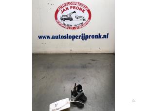 Begagnade Låsmekanism, baklucka Volkswagen Golf Pris € 25,00 Marginaltabell erbjuds av Autosloopbedrijf Jan Pronk B.V.