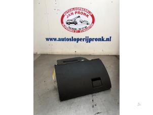 Begagnade Handskfack Opel Astra G (F08/48) 1.6 16V Pris € 25,00 Marginaltabell erbjuds av Autosloopbedrijf Jan Pronk B.V.