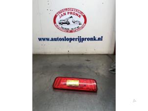 Gebruikte Extra Remlicht midden Peugeot 207 SW (WE/WU) 1.4 16V Vti Prijs € 25,00 Margeregeling aangeboden door Autosloopbedrijf Jan Pronk B.V.