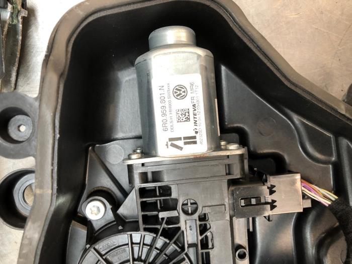 Fönstermekanism, 4-dörrars, vänster fram från en Seat Ibiza IV (6J5) 1.2 TDI Ecomotive 2012