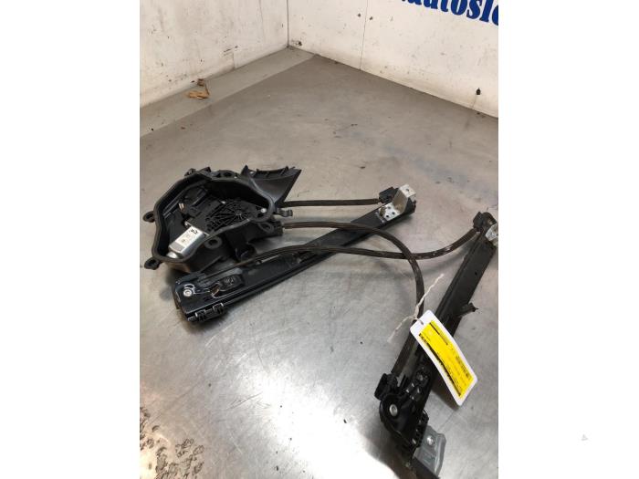 Fönstermekanism, 4-dörrars, vänster fram från en Seat Ibiza IV (6J5) 1.2 TDI Ecomotive 2012