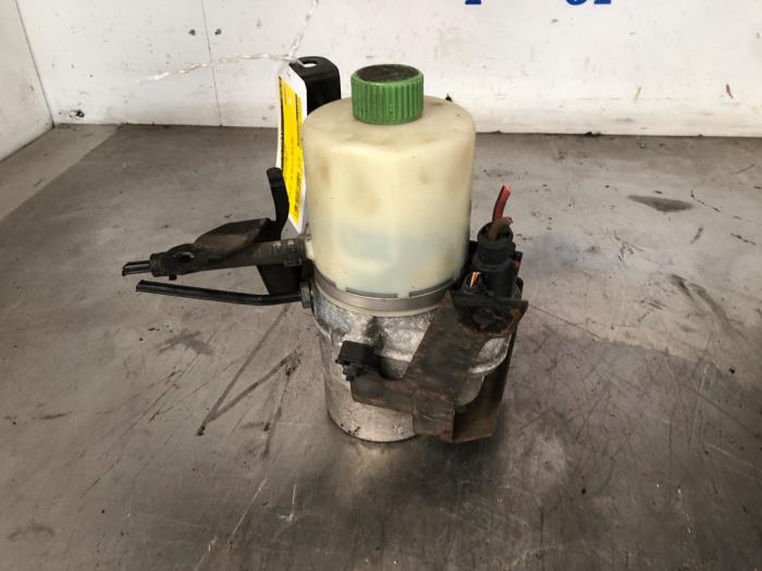 Servostyrningspump från en Seat Ibiza IV (6J5) 1.2 TDI Ecomotive 2012