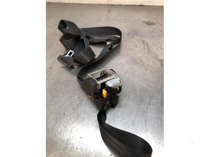 Främre säkerhetsbälte, höger från en Seat Ibiza IV (6J5) 1.2 TDI Ecomotive 2012