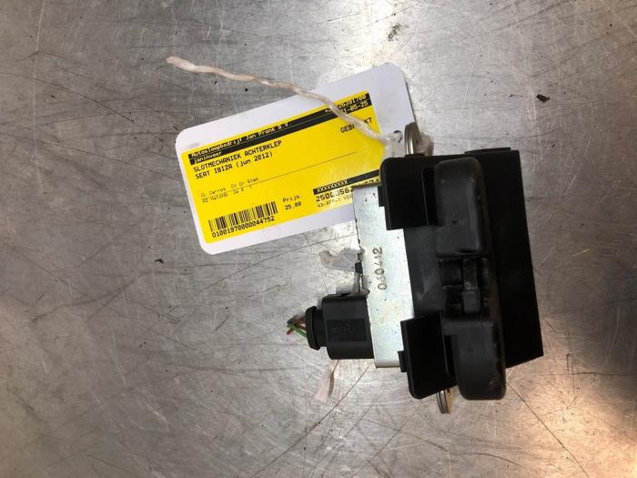 Låsmekanism, baklucka från en Seat Ibiza IV (6J5) 1.2 TDI Ecomotive 2012