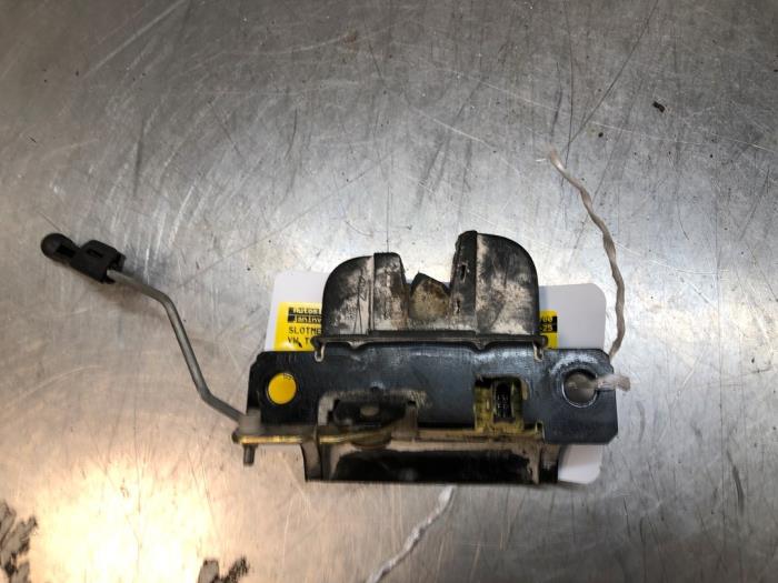 Låsmekanism, baklucka från en Volkswagen Touareg (7LA/7L6) 5.0 TDI V10 2003