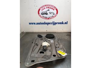 Gebruikte Ruitmechaniek 4Deurs links-voor Mercedes C Estate (S204) 2.2 C-200 CDI 16V BlueEFFICIENCY Prijs € 40,00 Margeregeling aangeboden door Autosloopbedrijf Jan Pronk B.V.