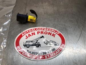 Gebruikte Airbag Sensor Mercedes C Estate (S204) 2.2 C-200 CDI 16V BlueEFFICIENCY Prijs € 25,00 Margeregeling aangeboden door Autosloopbedrijf Jan Pronk B.V.