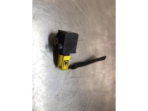 Gebruikte Airbag Sensor Mercedes C Estate (S204) 2.2 C-200 CDI 16V BlueEFFICIENCY Prijs € 25,00 Margeregeling aangeboden door Autosloopbedrijf Jan Pronk B.V.