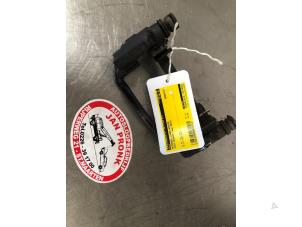 Begagnade Hållare, bakre bromsok, vänster Fiat Ducato (250) 2.3 D 130 Multijet Pris € 30,00 Marginaltabell erbjuds av Autosloopbedrijf Jan Pronk B.V.