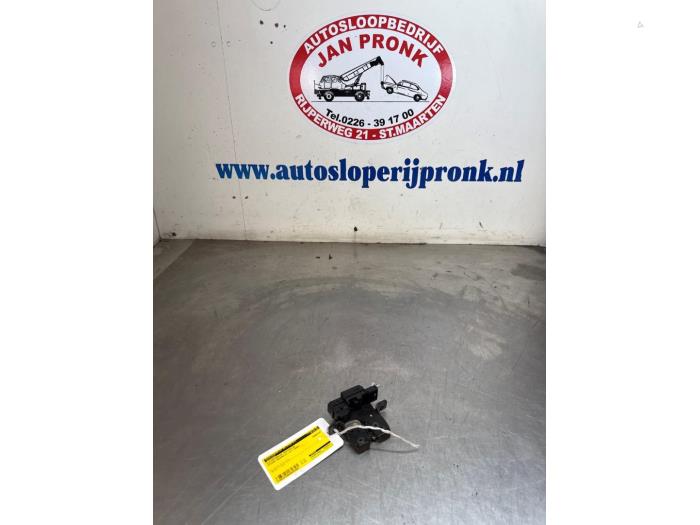 Låsmekanism, baklucka från en Nissan Qashqai (J10) 1.6 16V 2009