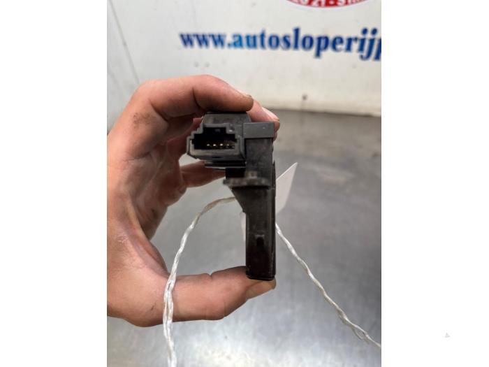 Låsmekanism, baklucka från en Nissan Qashqai (J10) 1.6 16V 2009