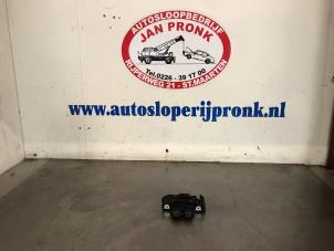 Begagnade Låsmekanism, baklucka Citroen C3 (SC) 1.2 VTi 82 12V Pris € 25,00 Marginaltabell erbjuds av Autosloopbedrijf Jan Pronk B.V.