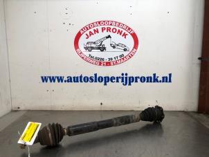 Gebruikte Homokineetas rechts-voor Volkswagen Golf IV (1J1) 2.3 V5 GTI Prijs € 30,00 Margeregeling aangeboden door Autosloopbedrijf Jan Pronk B.V.