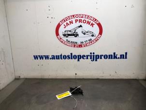 Gebruikte Slotmechaniek Motorkap Ford Focus C-Max 1.8 16V Prijs € 25,00 Margeregeling aangeboden door Autosloopbedrijf Jan Pronk B.V.
