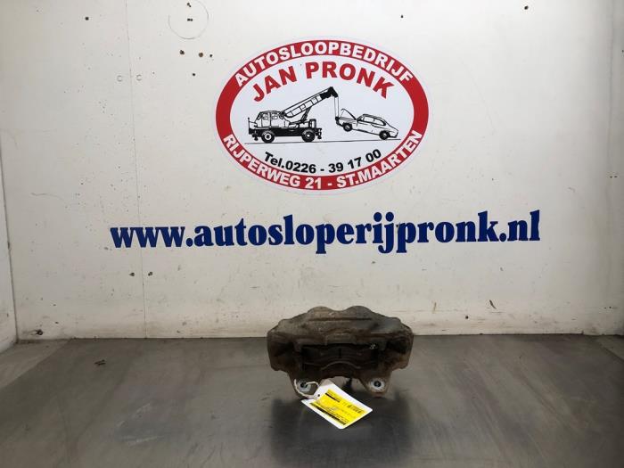 Remklauw (Tang) rechts-voor van een Toyota Land Cruiser (J12) 3.0 D-4D 16V 2004