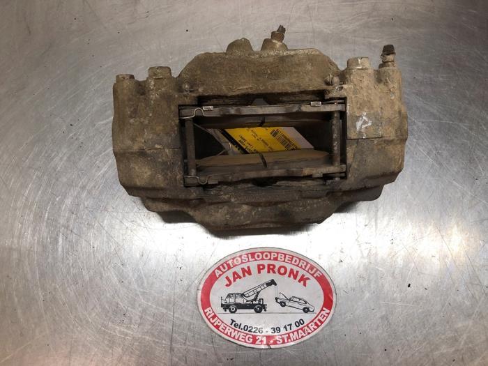 Remklauw (Tang) rechts-voor van een Toyota Land Cruiser (J12) 3.0 D-4D 16V 2004