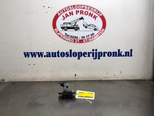 Begagnade Låsmekanism, baklucka Hyundai iX20 (JC) 1.4i 16V Pris € 25,00 Marginaltabell erbjuds av Autosloopbedrijf Jan Pronk B.V.