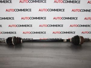 Begagnade Drivaxel, höger fram Peugeot 108 1.0 12V Pris € 40,00 Marginaltabell erbjuds av Autocommerce