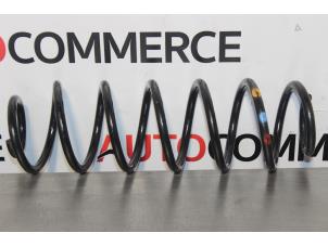 Używane Sprezyna skretna tyl Peugeot 2008 (CU) 1.2 Vti 12V PureTech 82 Cena € 35,00 Procedura marży oferowane przez Autocommerce