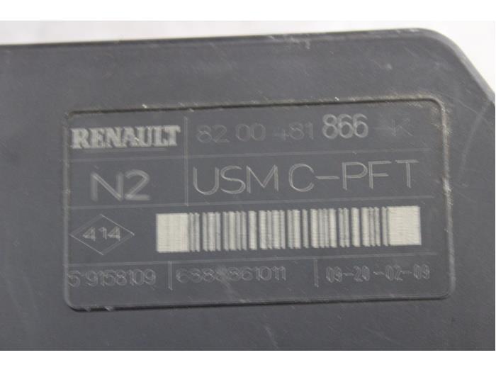 Säkringsbox från en Renault Megane II Grandtour (KM) 1.6 16V 2009