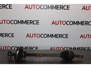 Gebruikte Aandrijfas links-voor Renault Twingo II (CN) 1.2 16V Prijs € 40,00 Margeregeling aangeboden door Autocommerce