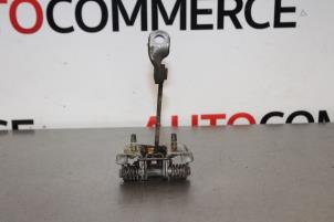 Begagnade Dörrstopp, 4-dörrars, vänster bak Peugeot 206 (2A/C/H/J/S) 1.4 XR,XS,XT,Gentry Pris på förfrågan erbjuds av Autocommerce