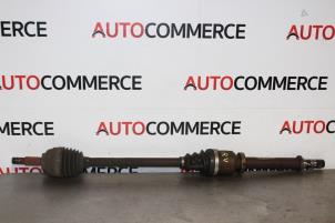 Begagnade Drivaxel, höger fram Renault Clio III (BR/CR) 1.2 16V TCe 100 Pris € 50,00 Marginaltabell erbjuds av Autocommerce