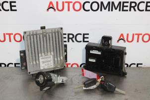 Begagnade Dator, motorstyrning Renault Clio III (BR/CR) 1.5 dCi 70 Pris € 150,00 Marginaltabell erbjuds av Autocommerce