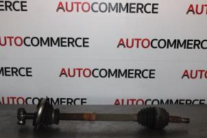 Gebruikte Aandrijfas links-voor Renault Twingo II (CN) 1.2 16V Prijs € 40,00 Margeregeling aangeboden door Autocommerce