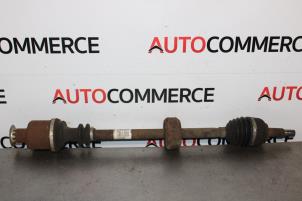 Gebruikte Aandrijfas rechts-voor Renault Twingo II (CN) 1.2 16V Prijs € 25,00 Margeregeling aangeboden door Autocommerce