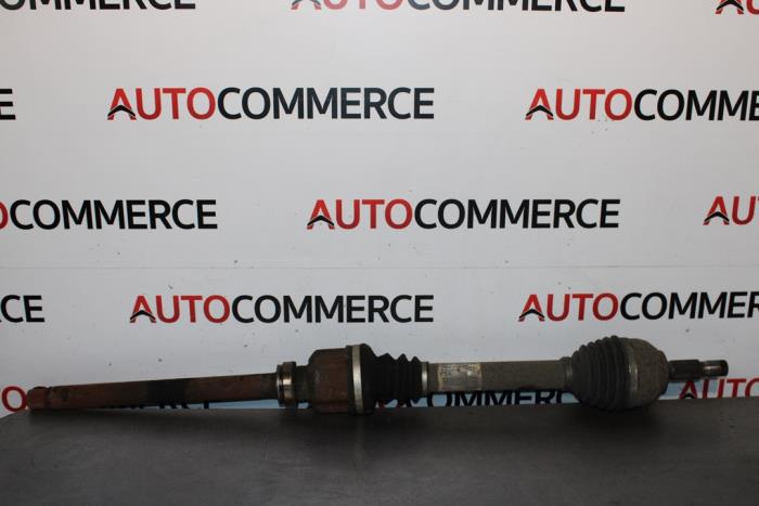 Drivaxel, höger fram från en Peugeot 407 (6D) 2.0 HDiF 16V 2008